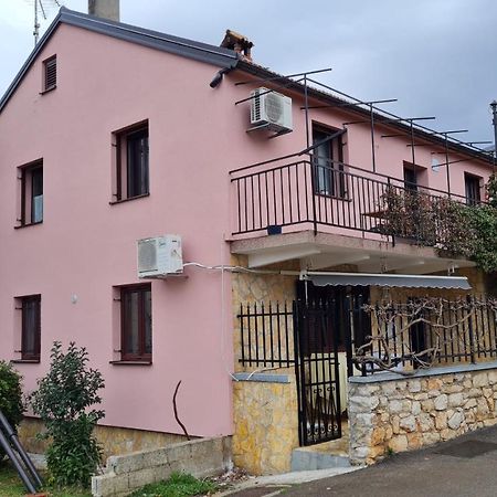 Apartment Nela Funtana Bagian luar foto