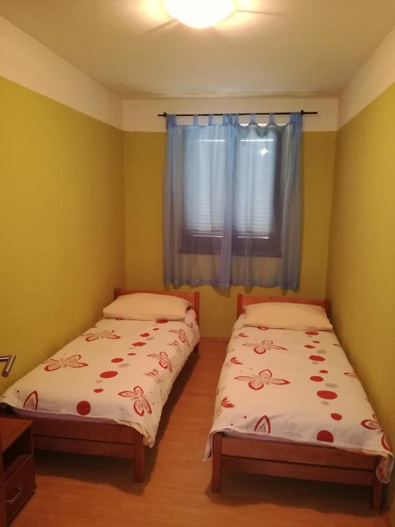 Apartment Nela Funtana Bagian luar foto