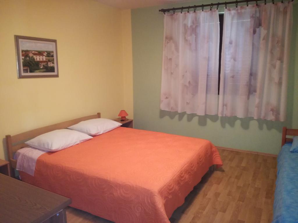 Apartment Nela Funtana Bagian luar foto