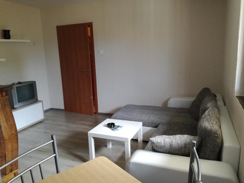 Apartment Nela Funtana Bagian luar foto
